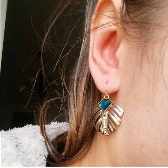 Leaf Earrings(NWT) - Picture 5 of 5